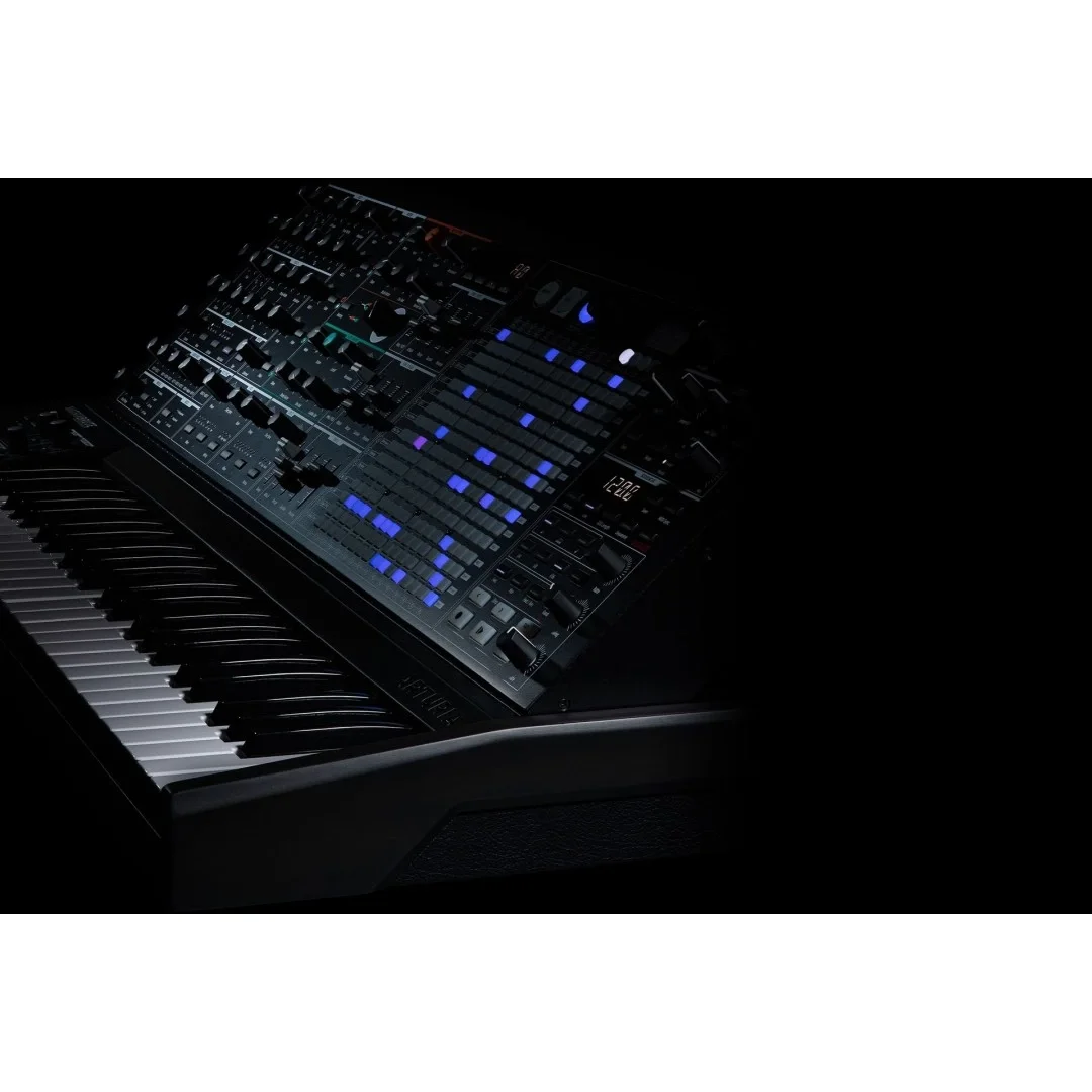 Arturia MatrixBrute Noir Edition Gelişmiş 37-tuş Keyboard / Controller / Sequencer Chroma Edition