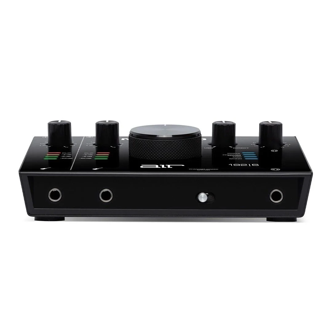 M-Audio AIR 192|6 2-giriş / 2-çıkış / 24-bit/192 kHz / +48 V mikrofon / MIDI/ enstrüman girişli yeni nesil ses kartı