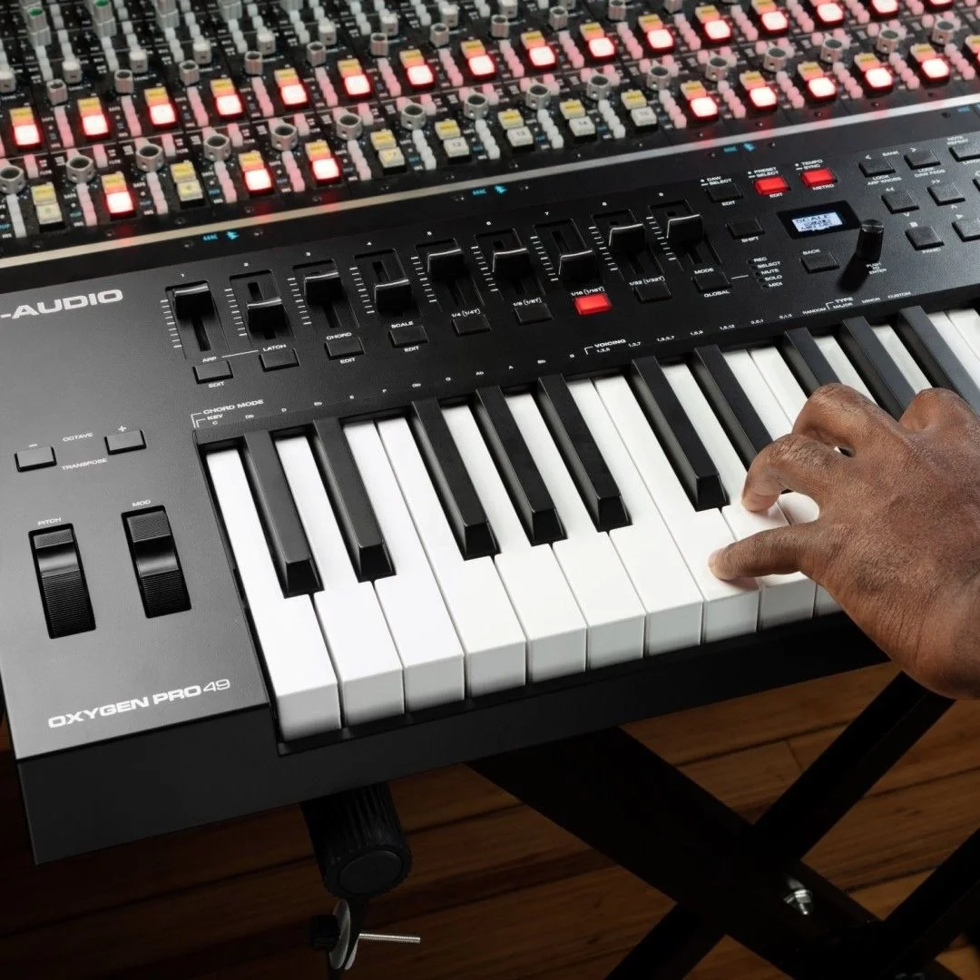 M-Audio Oxygen Pro 49 49 tuş, Yarı-ağır tuşe profesyonel USB/MIDI controller - Yeni nesil