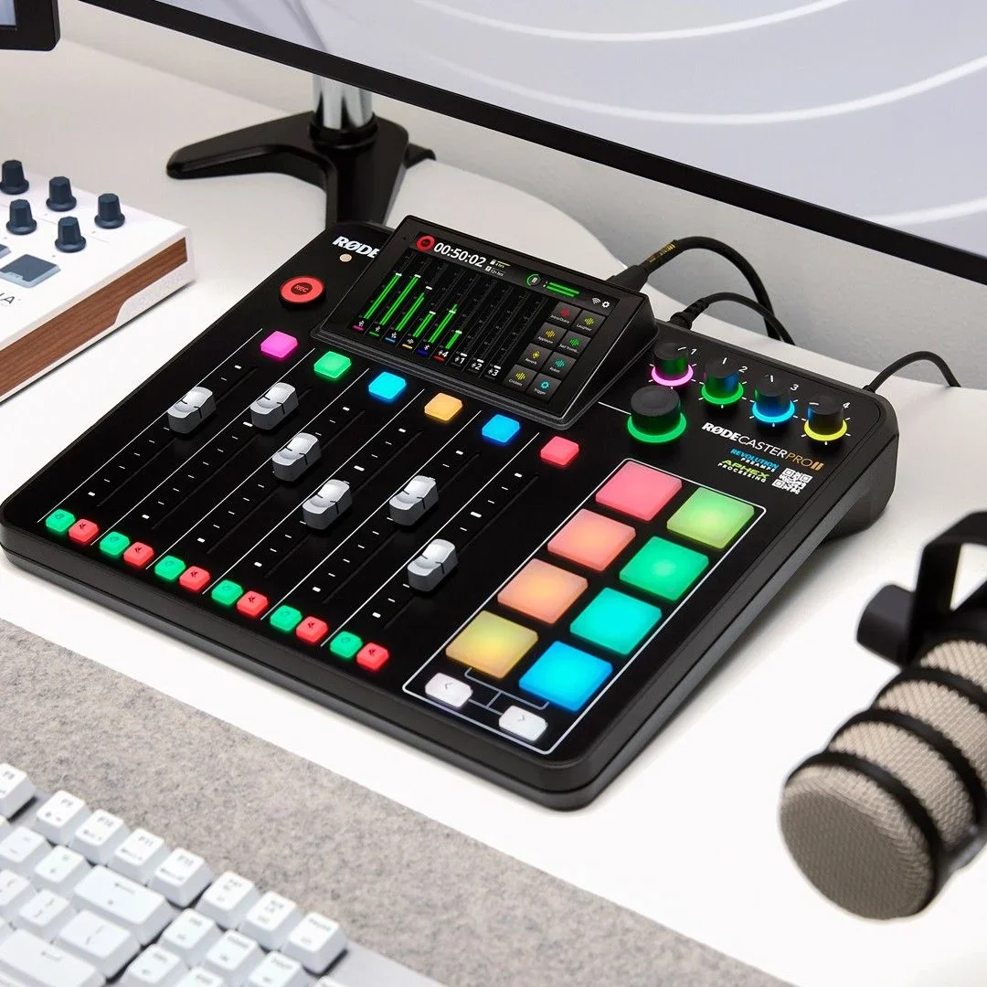 RODE RODECaster Pro II Entegre ses prodüksiyon sistemi -&nbsp;4 Mikrofon girişli, SD card ve Bilgisayara çok kanallı kayıt etme özellikli profesyonel podcast mikser