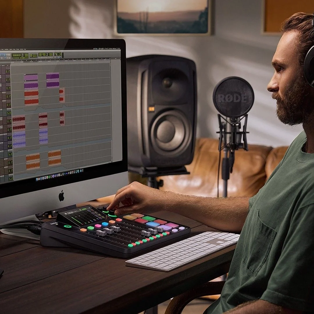 RODE RODECaster Pro II Entegre ses prodüksiyon sistemi - 4 Mikrofon girişli, SD card ve Bilgisayara çok kanallı kayıt etme özellikli profesyonel podcast mikser