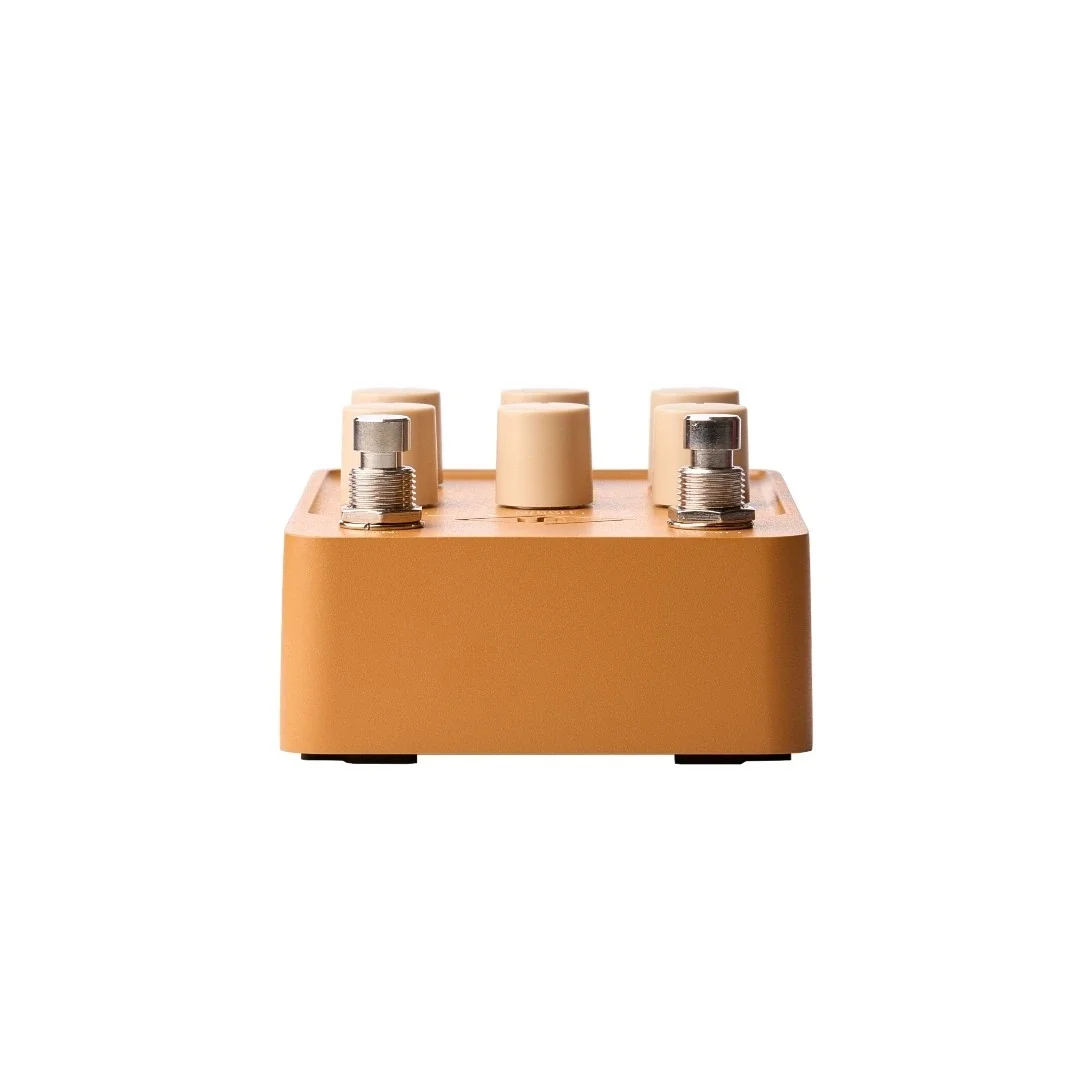 Universal Audio UAFX Enigmatic '82 Overdrive Special Amp Stereo Amp ve Cab Emülasyon Pedalı - 9 ünlü mic/speaker çifti ile birlikte