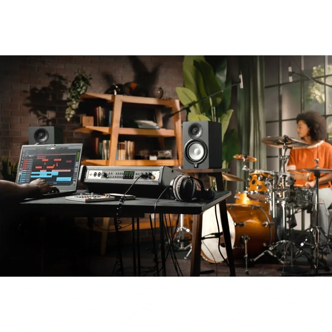 Universal Audio Volt 876 USB Kayıt Stüdyosu, 8 Mikrofon Preamp Ses Kartı