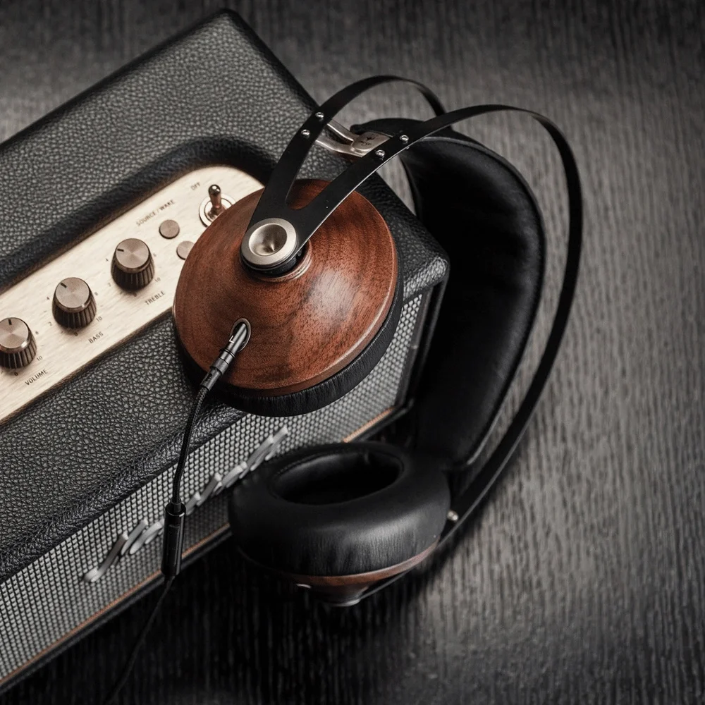 Meze Audio 99 Classics Walnut Silver Closed-Back Kulaklık