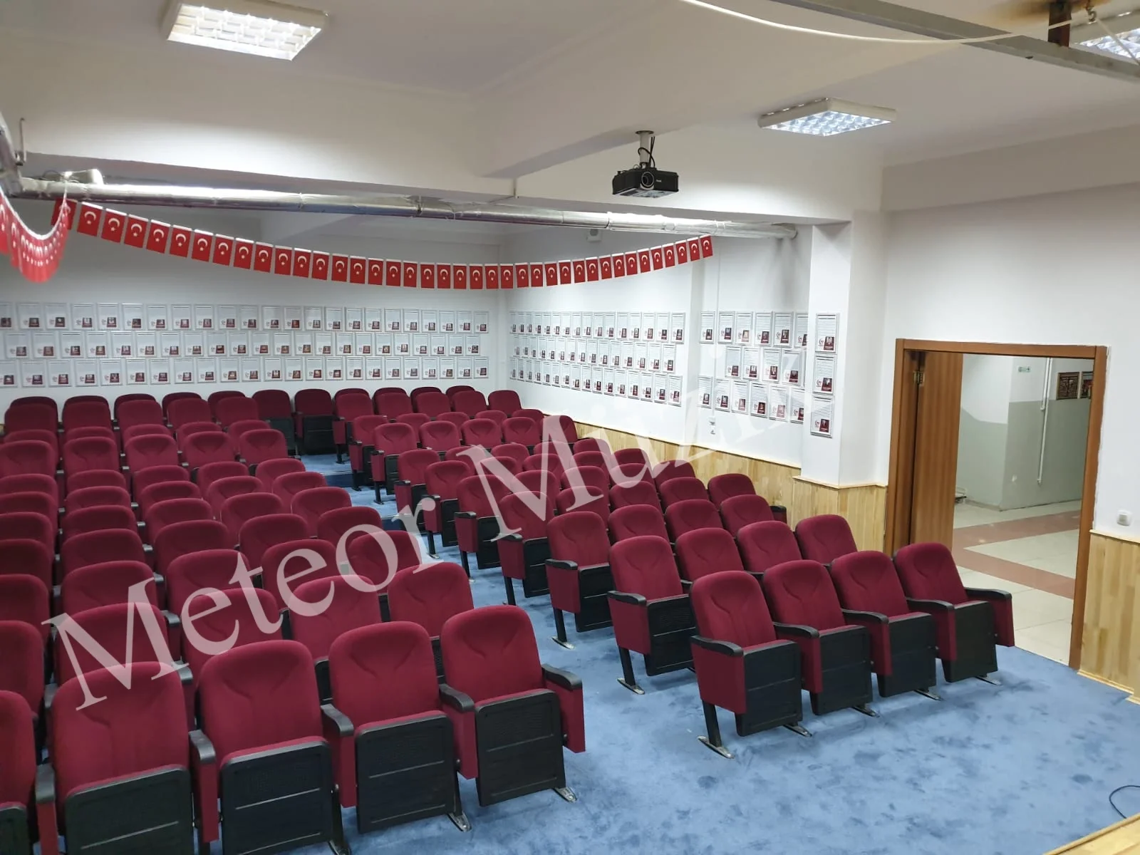 Metex ROM Kapalı Tip Konferans Salonu Koltuğu