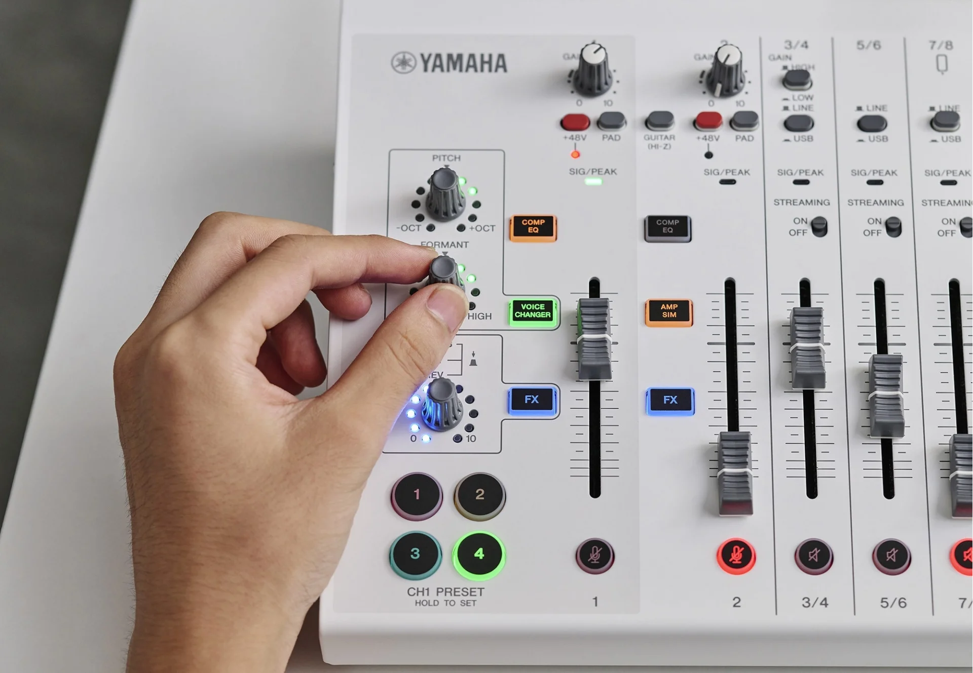 Yamaha AG08 8-kanallı Yayın Mikseri (white)