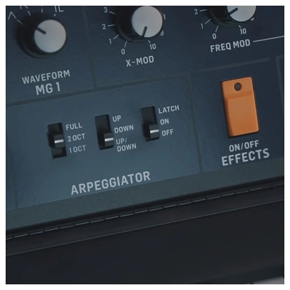 Behringer MONOPOLY  / Synthesizer