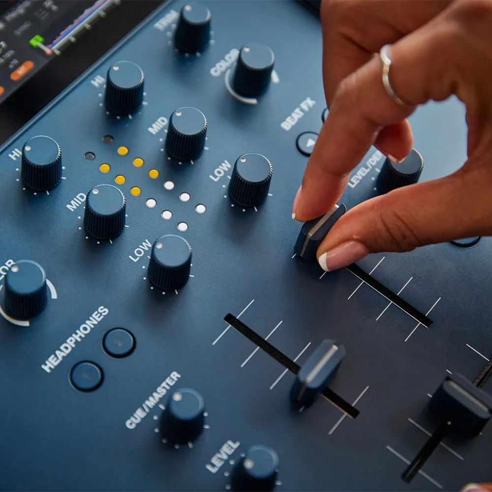 Pioneer OMNIS-DUO Şarjlı All-in-one DJ Kontrol Ünitesi