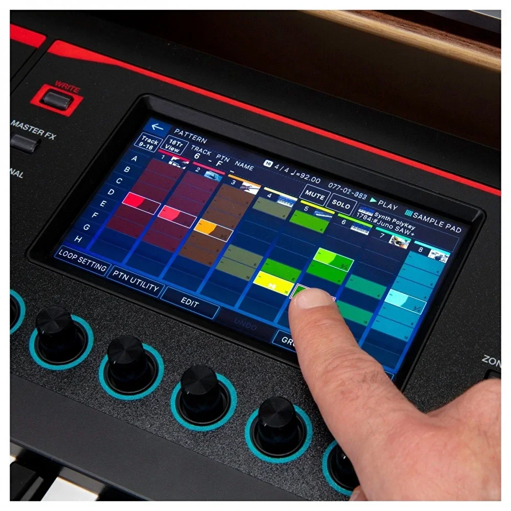 ROLAND FANTOM-07 / Workstation Performans Klavyesi