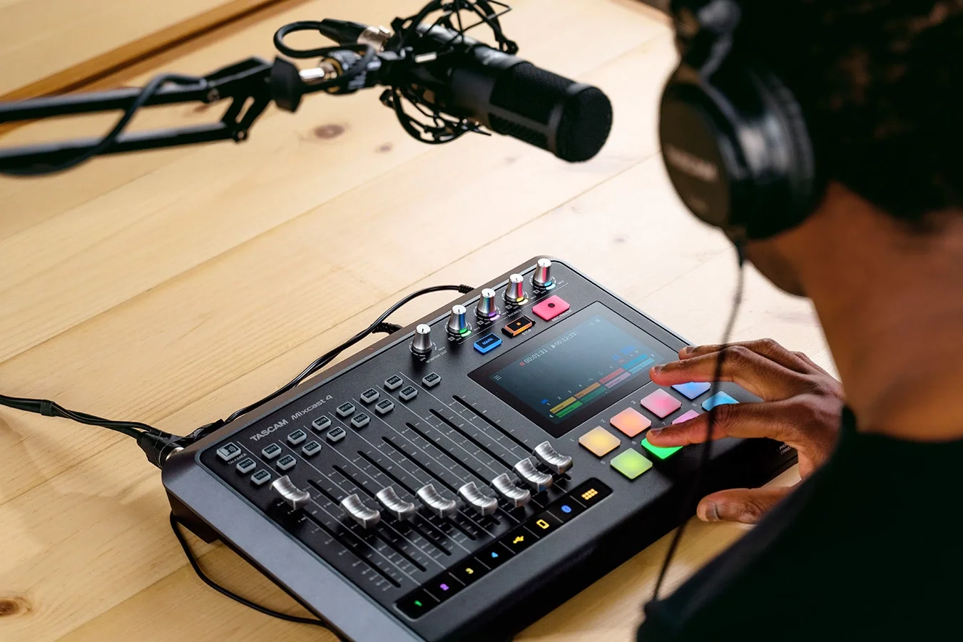TASCAM MIXCAST-4 Gaming Podcast Mikseri